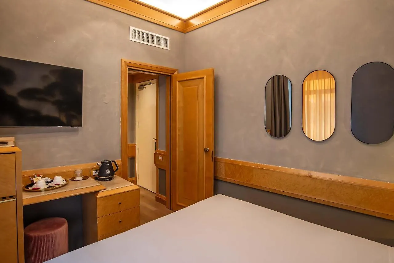 Hotel White Rome 4*,